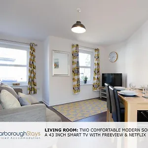Holiday home Candler - 3 Bedroom Townhouse With Parking - Patio Area & Seating, Scarborough